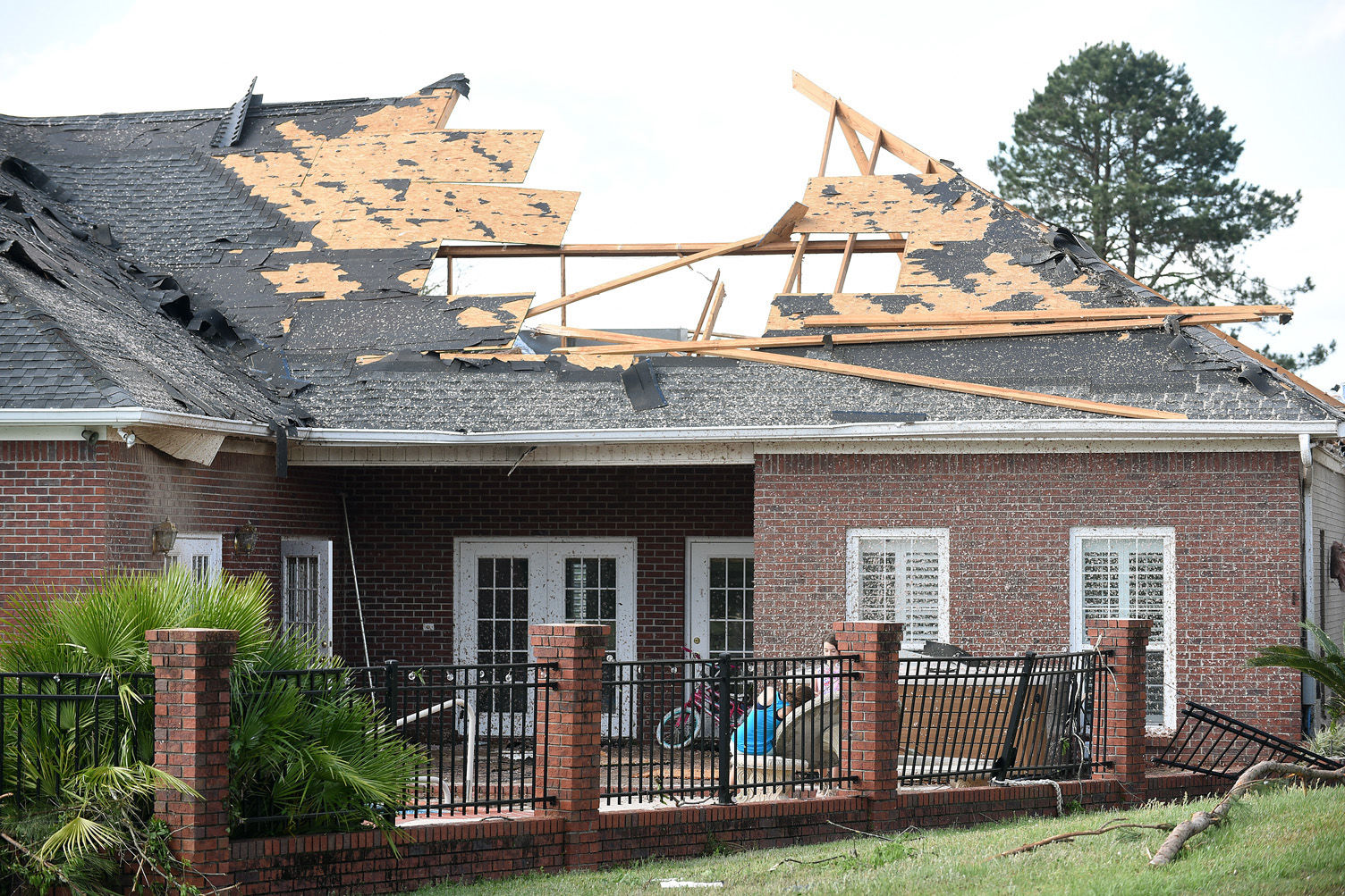 Tornado damages Eufaula